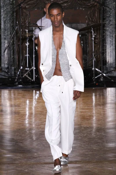 Look 10